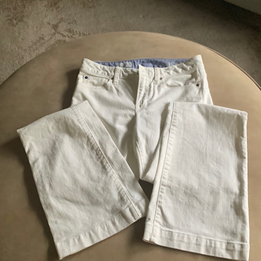 Gap white long and lean white jeans size 25 gently worn